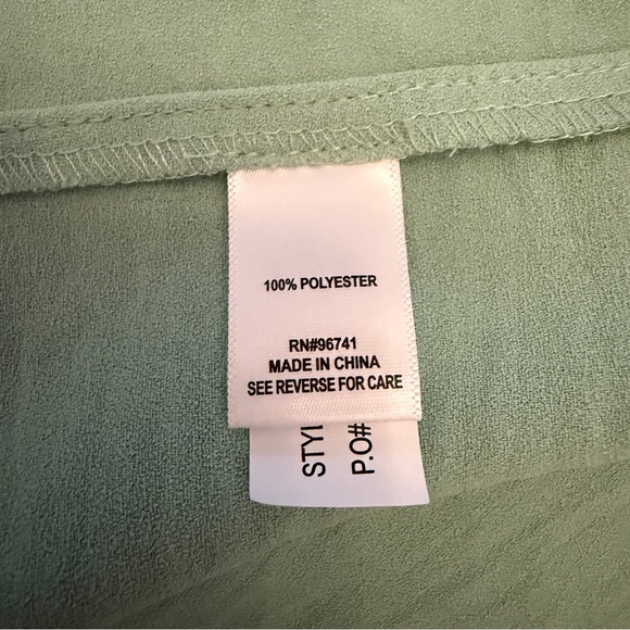 Green Sleeveless Camisole Flowy Tank Top - Picture 7 of 7